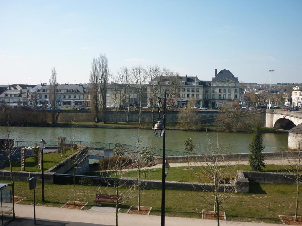 Cit'Hotel De Harlay Compiegne Exterior photo